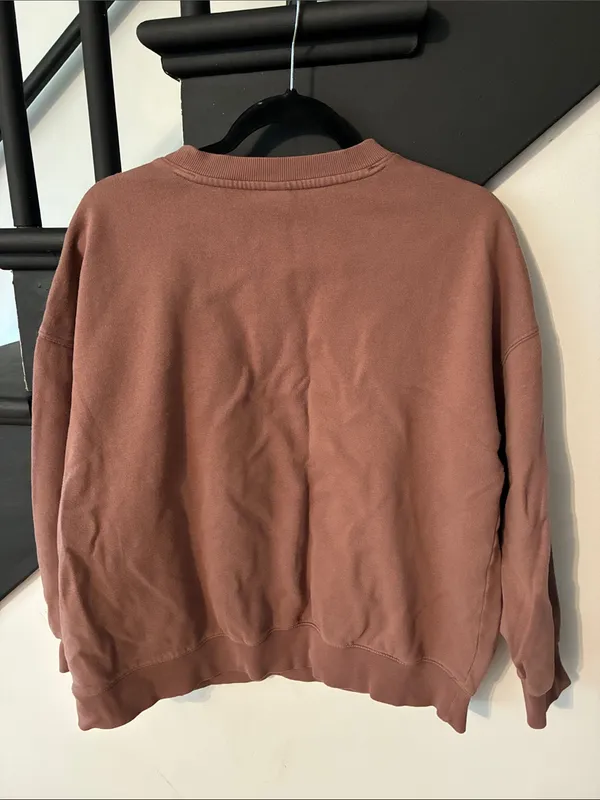 Old Navy crewneck sweatshirt - Image 3