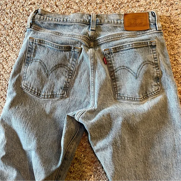Levi’s Wedgie straight skinny leg light wash jeans women’s size 28 inseam 27” - Image 7