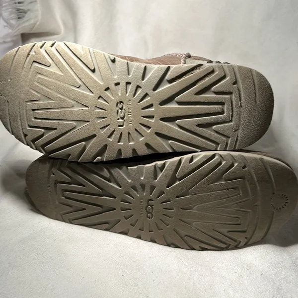 UGG Australia Metallic Gold Lined Suede Classic Short Boots Size 7. - Image 12