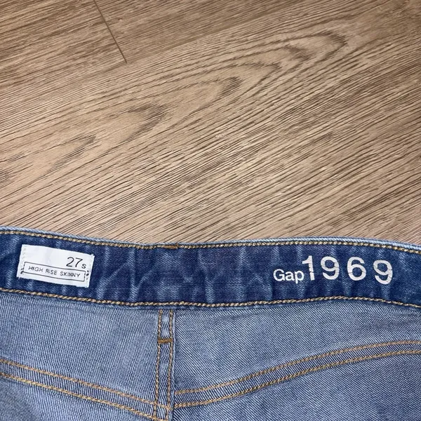 Gap Women's Denim High Rise Skinny Shorts - Image 3