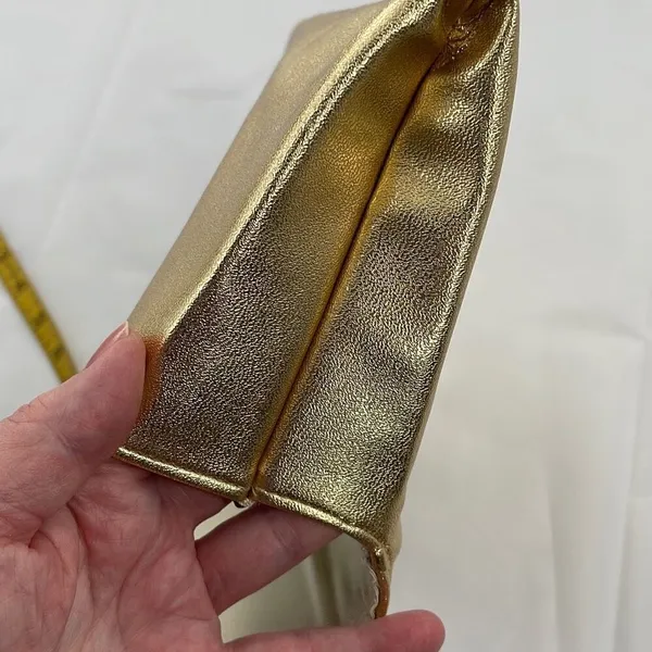 Shimmering Vintage faux leather gold clutch. - Image 7
