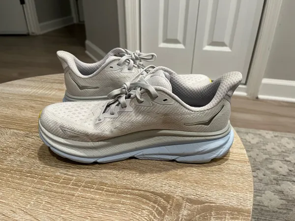 Hoka Women’s Clifton 9 Running Shoes - Image 4