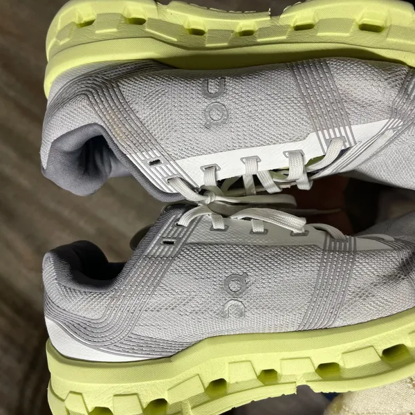 On Running Cloudgo Frost Hay Athletic Running Shoes Sneakers - Image 13