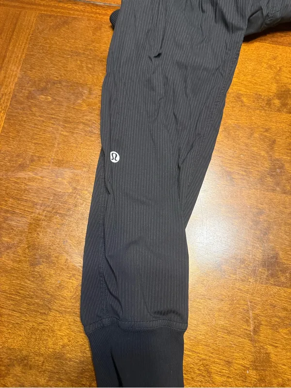 Lululemon Dance Studio Joggers black size 8 cuffed Logo Pants - Image 5
