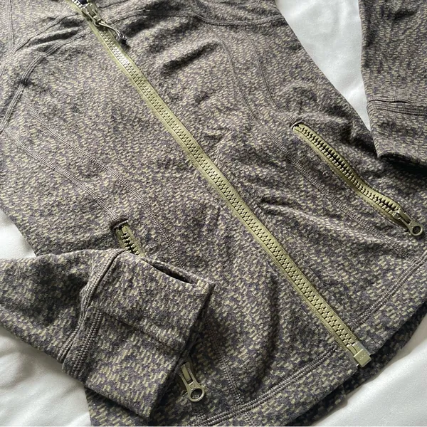 Lululemon Define Jacket in Brave Olive Size 4 - Image 10