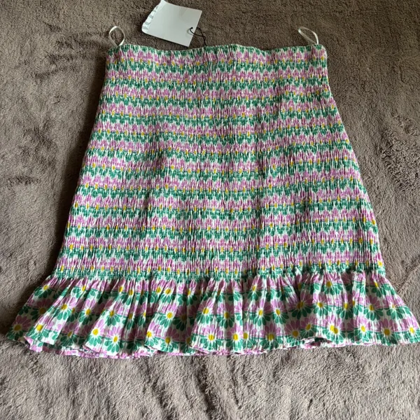 Zara Floral Smocked Mini Skirt Pink Green Ruffle Hem Small NWT - Image 4