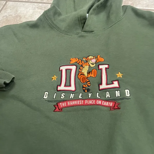 Disneyland Tigger Hoodie Pullover Sweatshirt Green Size Medium vintage unisex - Image 3