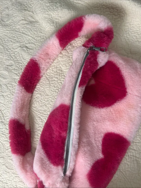 Pink Heart Plush Shoulder Bag with Magenta Accents - Image 3
