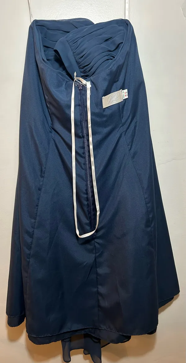 B-low the Belt New women's dress. Size XL. $40. - Image 6