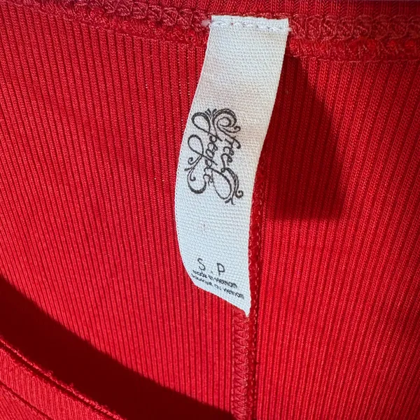 Free People Red Ribbed Knit Long Sleeve Top‎ High Low Hem Size Small - Image 3