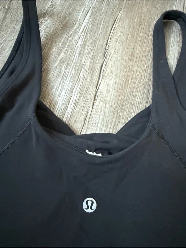 Lululemon Workout Tank Top Crop Tank Top Built in Bra Black Size 12 - Image 4
