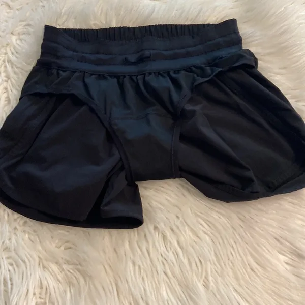 Lululemon Short size 6 Black Athletic Shorts excellent condition - Image 9