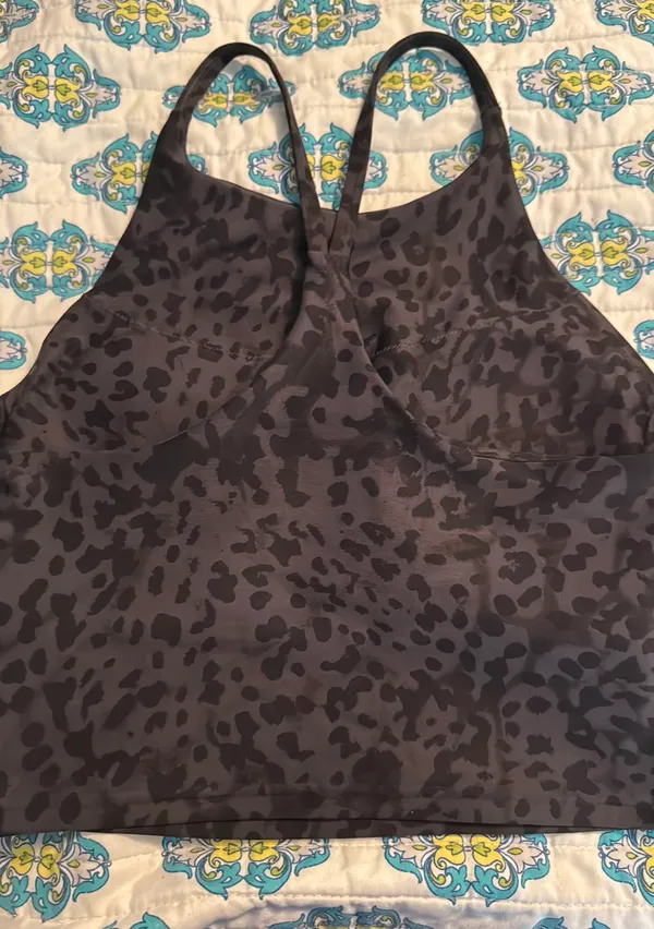 Old Navy Athletic padded tank top - Image 2
