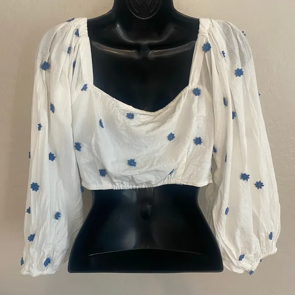 Farm Rio Blue Flowers Crop Top Womens Sz Small Long Sleeve Embroidered Cotton - Image 3