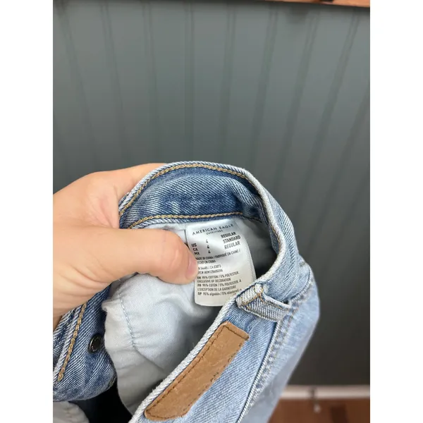 American Eagle Women Light Wash Distressed High Rise Mom Jeans Size 4 Regular - Image 5
