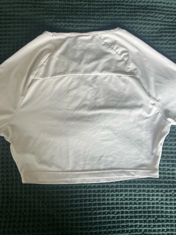 Gymshark Long Sleeve Crop Top - Image 6