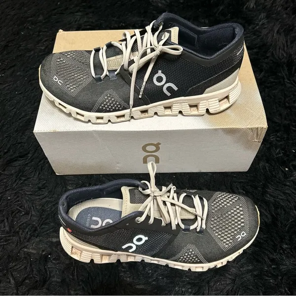 ON CLOUD X athletic training running lace up shoes sneakers women’s 8 - Image 8