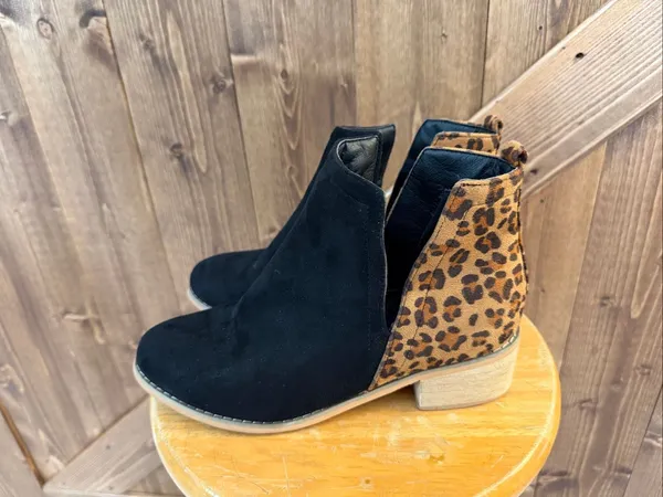 Boutique by Corkys Women’s Size 8 Black Leopard Print Ankle Booties Cutout - Image 3