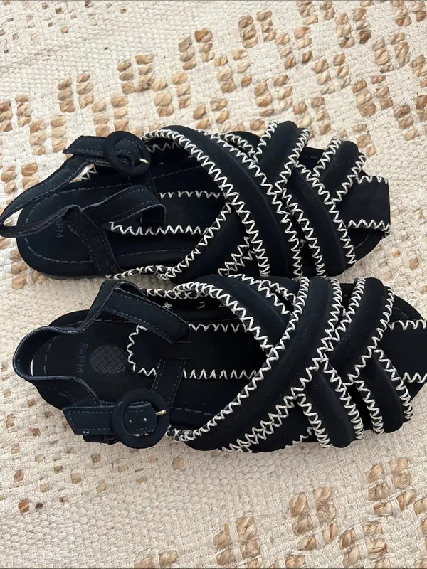 Farm Rio Black Zig Zag Stitch Sandals Size 7 - Image 3