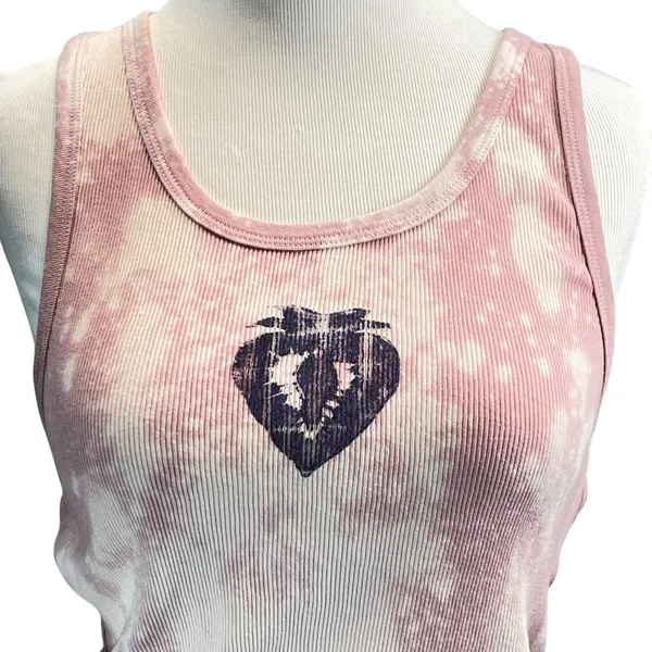 Deal Worthy Womens Tank Top Pink Bleach Tie Dye Heart Graphic Ribbed Knit Medium - Image 3