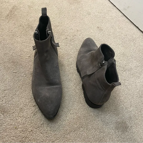 Costa Diva Gray Suede Ankle Zipper Booties Size 8 - Image 9