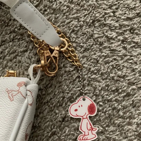 Snoopy White Shoulder Bag Purse with Gold Straps NEW - Image 5