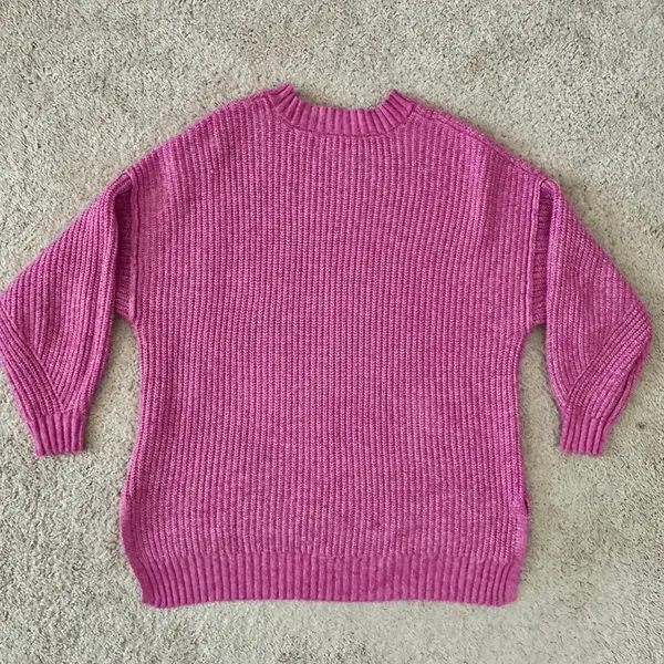 American Eagle AEO Pink Crew Neck Sweater Medium Cozy Split Hem - Image 8