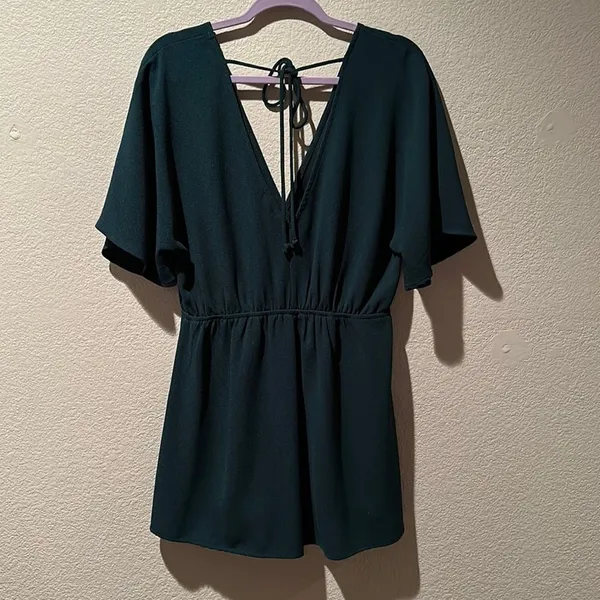 Leith Dark Green Emerald V-Neck Flowy Short Sleeve Tie-Back Romper Sz L - Image 2