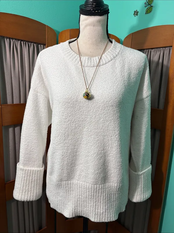 Cozy Women's Cream Bouclé Crewneck Sweater - Image 2