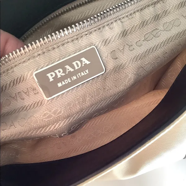 Elegant PRADA nylon tote bag 🌷🌷🌷 - Image 15
