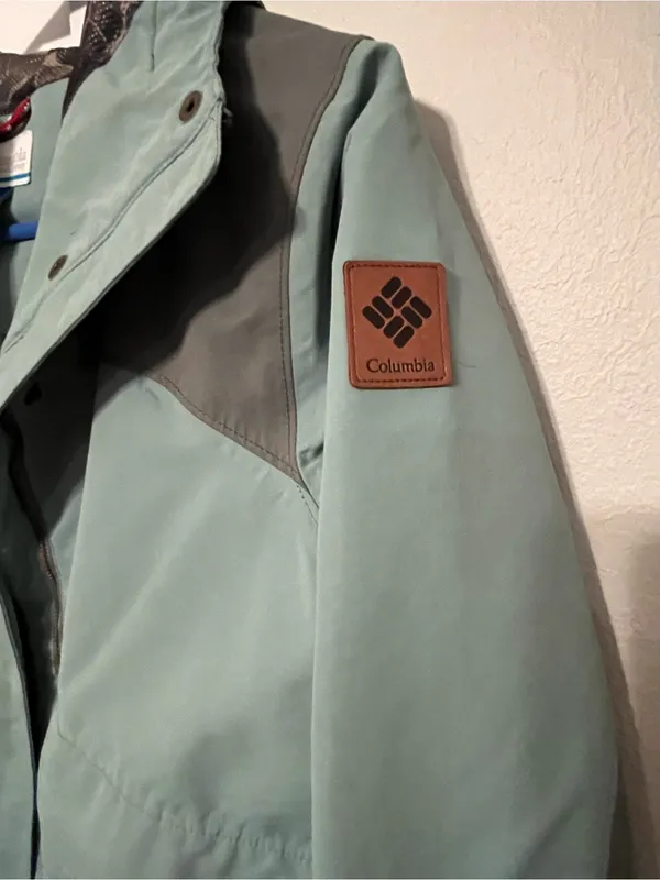 Columbia Women’s South Canyon Hooded Jacket in Sage And Gray Size M - Image 3