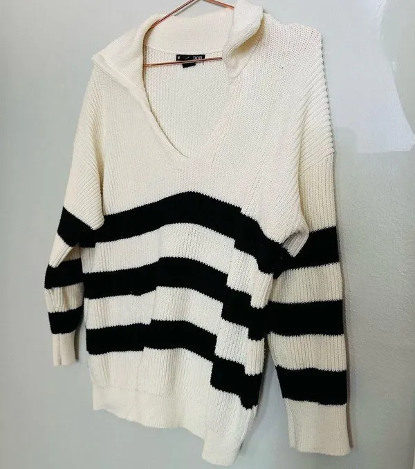 SOON Maternity Jenni Black White Striped Collared V-Neckline Sweater Size Medium - Image 6