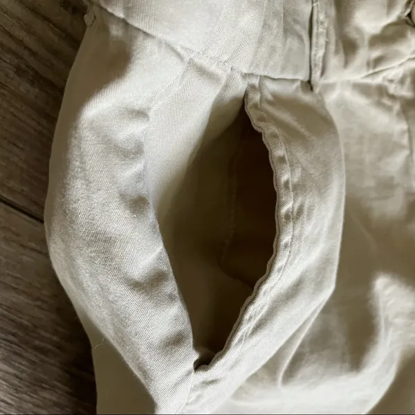 Late 2000s khaki shorts - Image 5