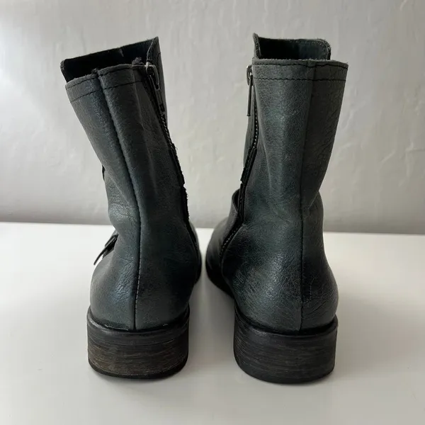Treasure & Bond Women's Leather Moto Strap Ankle Boots Size 8 Grunge Trendy - Image 5