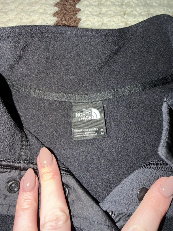 Womans northface size medium - Image 3