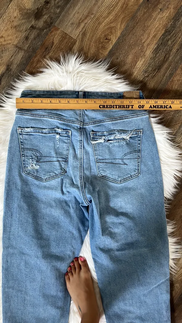 American Eagle Strigid Distressed Jeans size 8 - Image 7