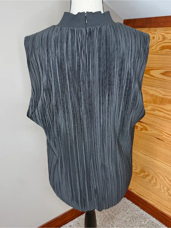 DKNY Pleated Sleeveless Mock Neck Top Blouse Black Large L NWT Workwear Office - Image 2