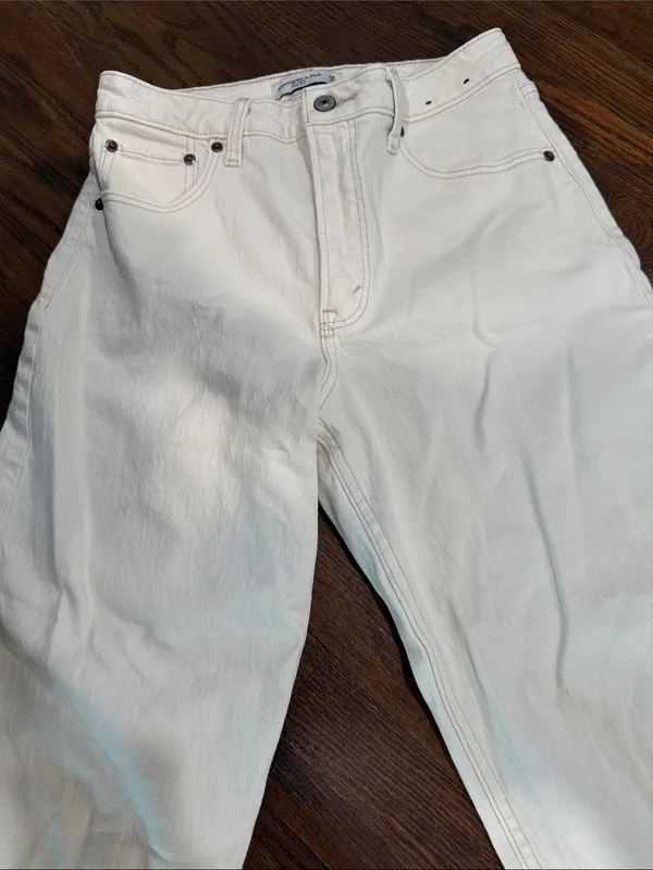 Abercrombie & Fitch Cream High-Rise mom jeans curvy love - Image 3