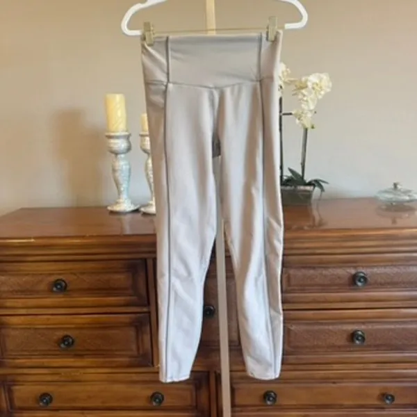 Abercrombie & Fitch YPB sculptLUX 7/8 Leggings Sand Size Small - Image 3