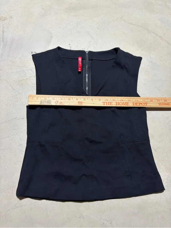 Spanx Black the perfect Sleeveless V-Neck Women's Top small - Image 2