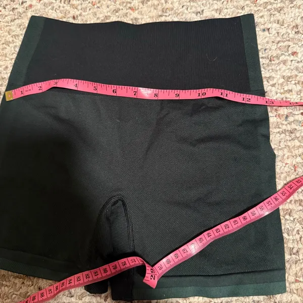 Outdoor Voices Seamless Smooth 4.5" Bike Short in Evergreen- Size Small - Image 10