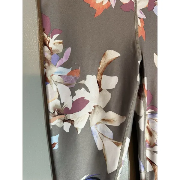 Athleta‎ Womens Floral Print High Rise 7/8 Leggings Taupe Grey Size S - Image 2