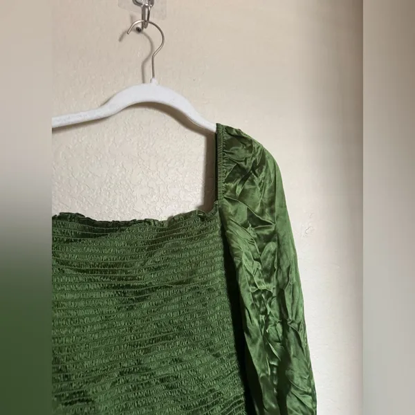 Reformation Chamomile Top Size Small in Moss‎ Green Silk Satin Smocked Blouse - Image 7