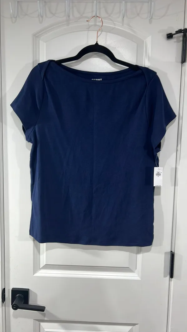 Old Navy T shirt, Brand new - Image 3
