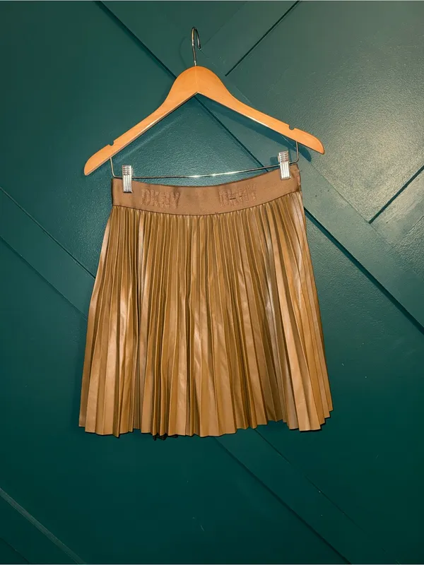 DKNY Pleated Faux Leather Miniskirt Logo Waistband Bordeaux A-Line Size S - Image 3