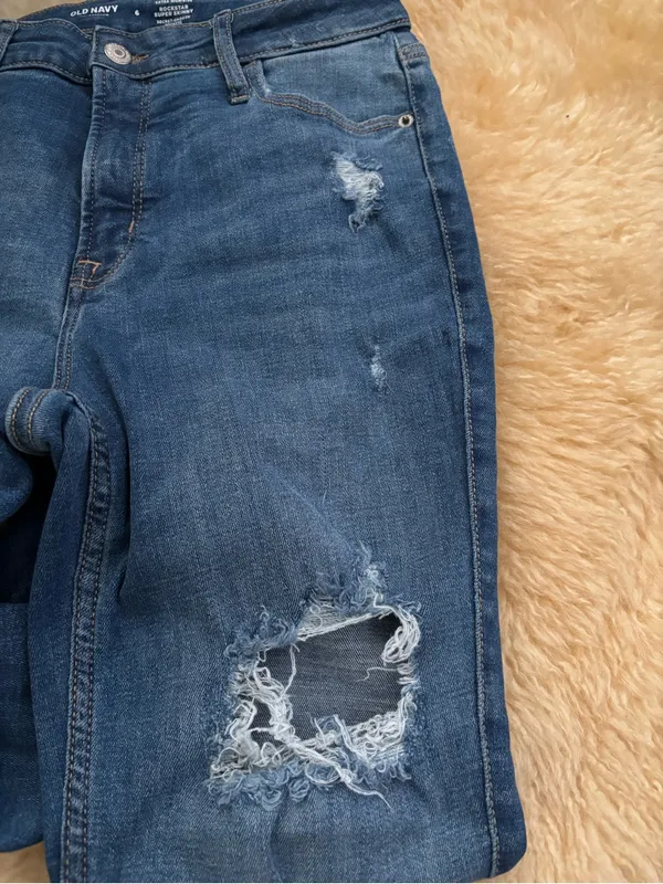 Old Navy Women's Distressed Super Skinny Jeans in Blue - Image 3