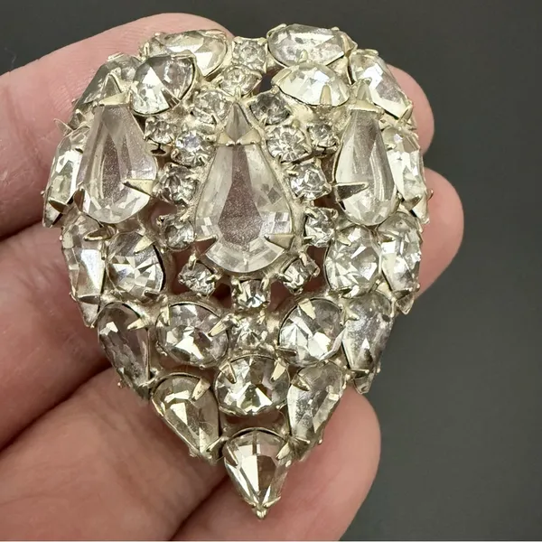 Vintage Unsigned Silver-tone Pave Clear Rhinestone Heart Brooch 13g. - Image 9