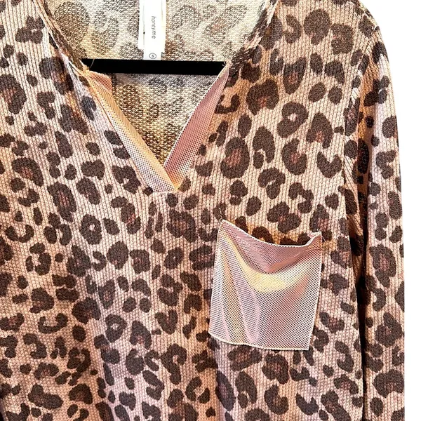HoneyMe Small Brown/Tan‎ Leopard Print Waffle Knit Top NWOT - Image 3