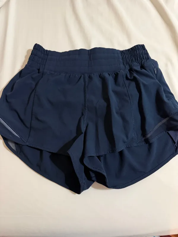 Lululemon Hotty Hot 2.5" High Rise - Image 2