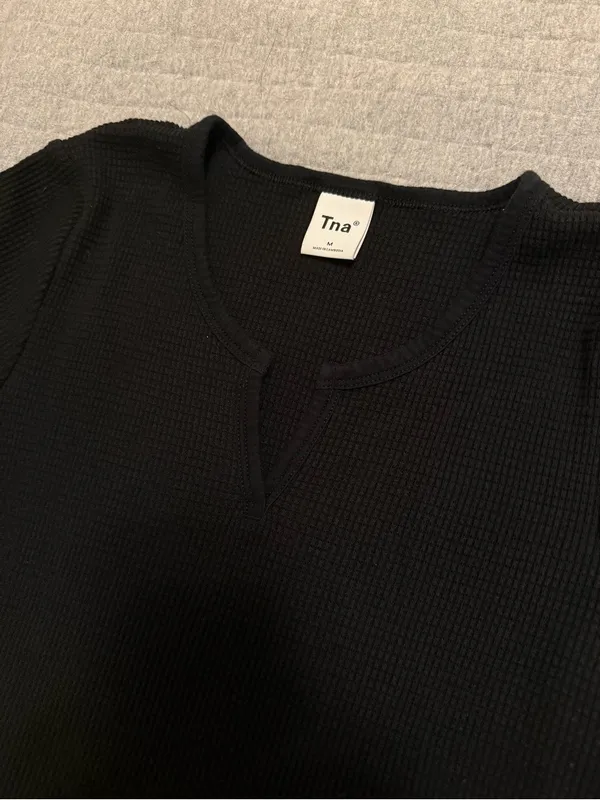 Aritiza TNA Waffle Tee Black Size M - Image 3